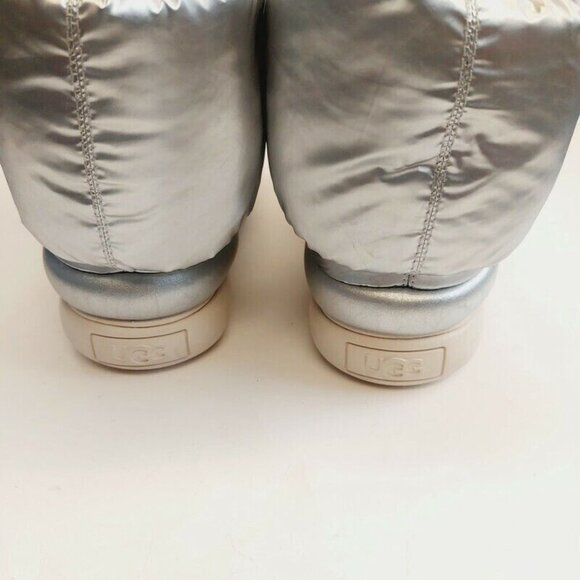 UGG Classic Maxi Short Metallic Puffer Winter Snow Boots Womens Size 6 Silver - Picture 6 of 8